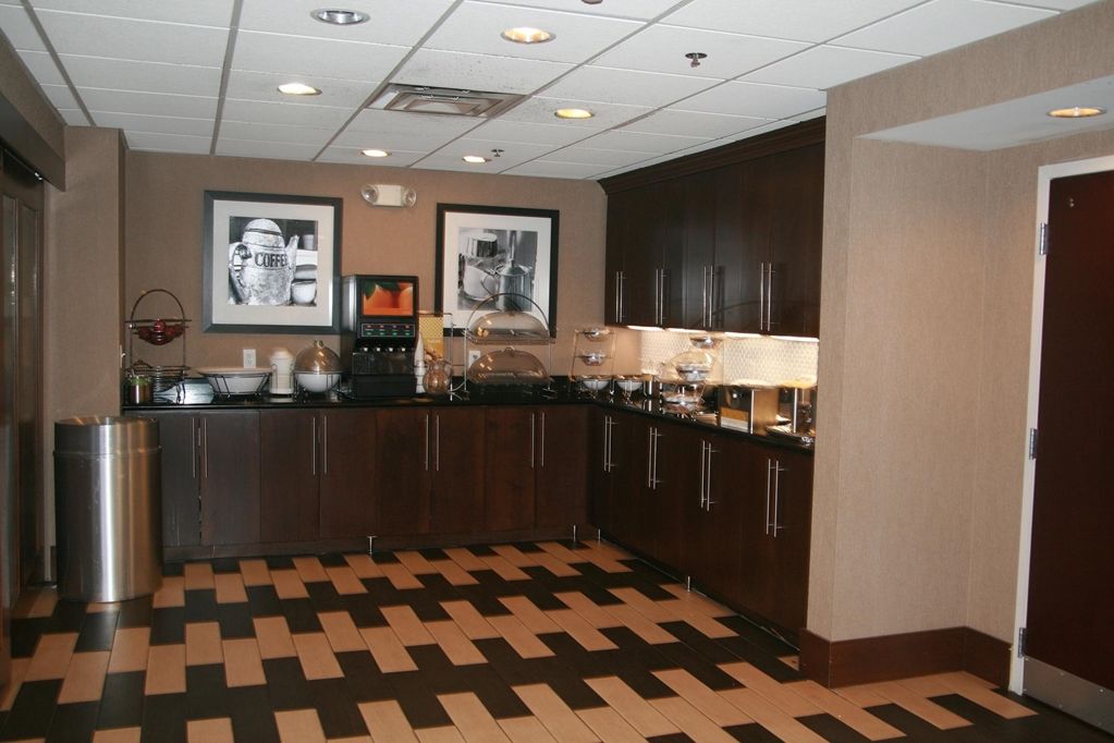 Hampton Inn & Suites Columbus Хиллиард Ресторан фото